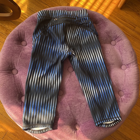 ★ NWOT Ivy Park mid rise Kaleidoscope Leggings - Blue/Black ★ - Picture 9 of 17